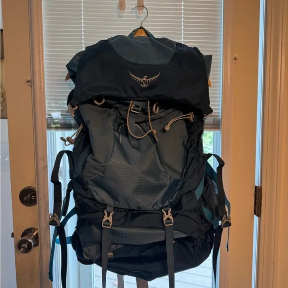 Osprey Woman’s Ariel 65L Hiking Backpack - Picture 1 of 6